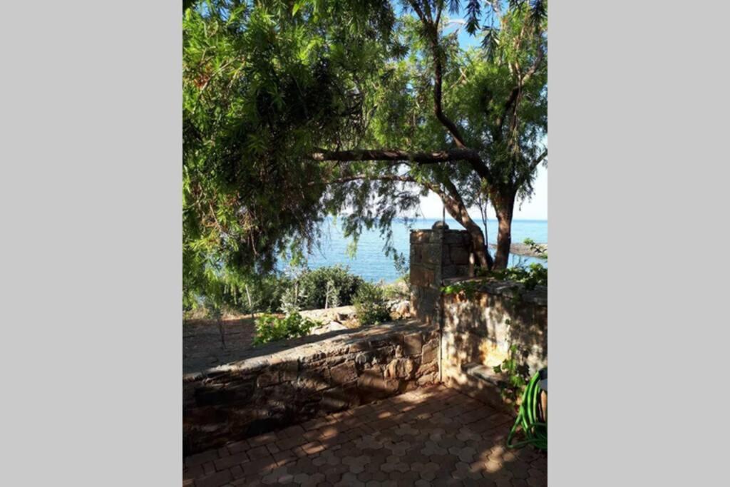 Traditional Stone House By The Sea... Kapetanianá 外观 照片