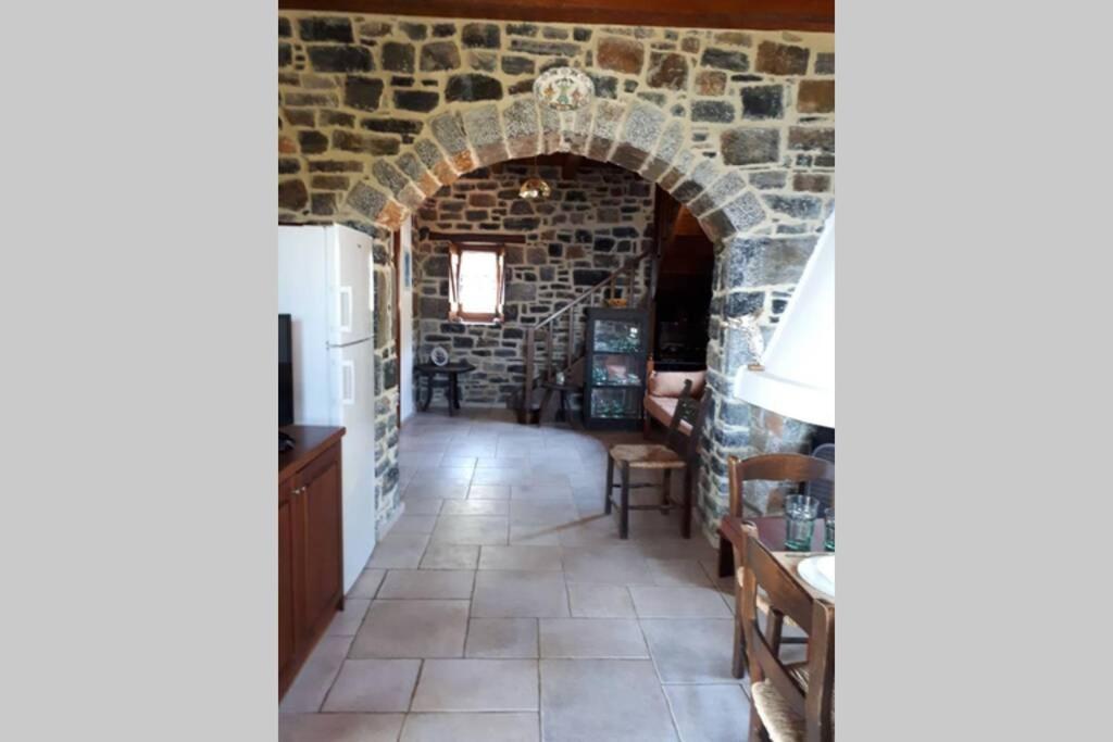 Traditional Stone House By The Sea... Kapetanianá 外观 照片
