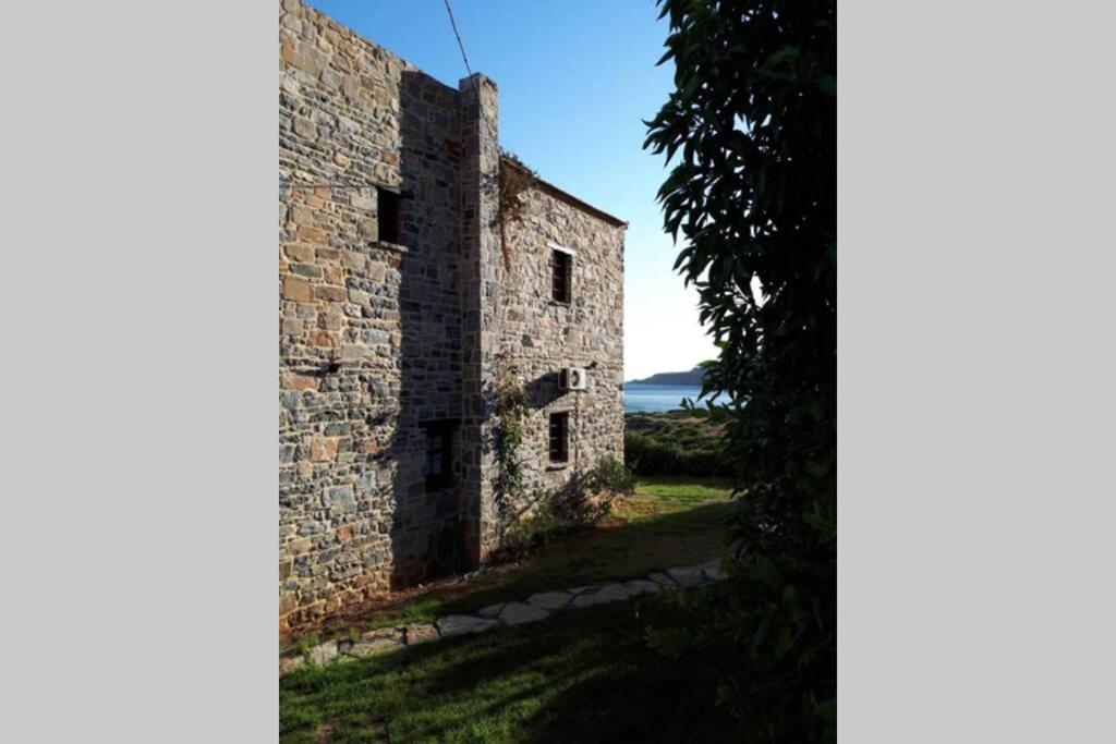 Traditional Stone House By The Sea... Kapetanianá 外观 照片