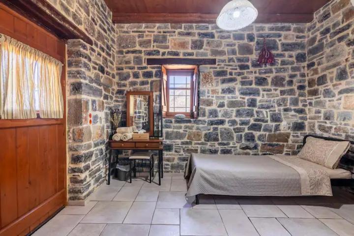 Traditional Stone House By The Sea... Kapetanianá 外观 照片