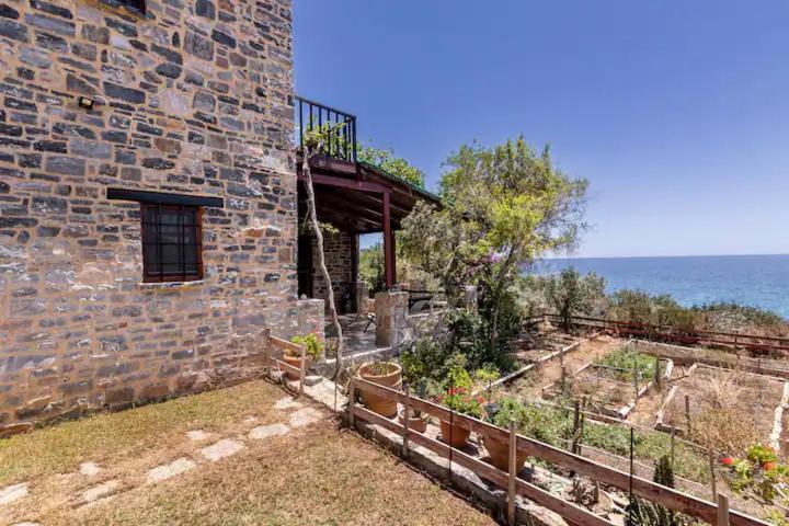 Traditional Stone House By The Sea... Kapetanianá 外观 照片